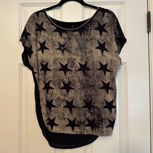 Skinny Minnie woman’s scoop neck tshirt size large